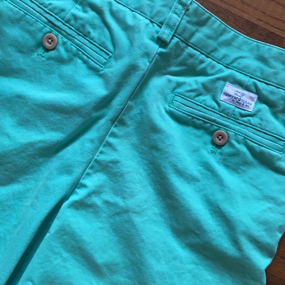 Green Flat Front Vineyard Vines Bermudas - Picture 2 of 4
